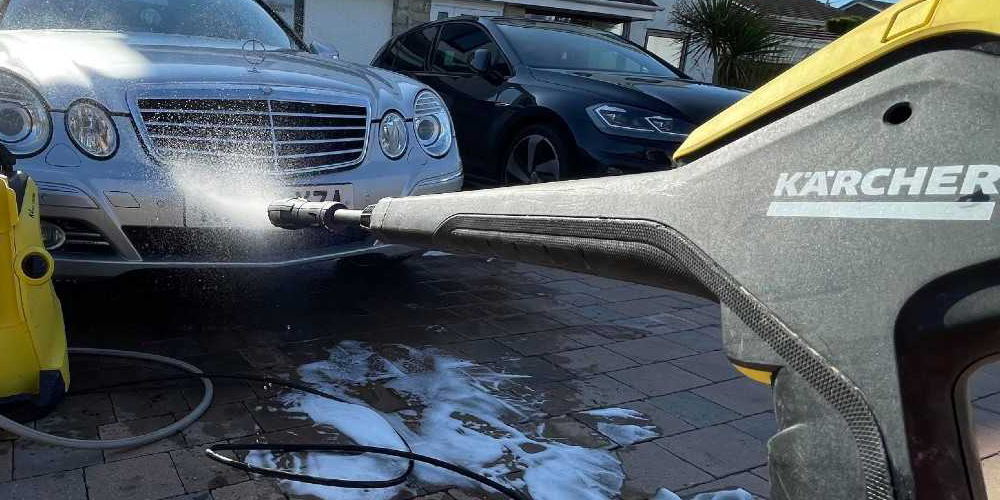 Pressure car washing is the best way to extend the life of your car